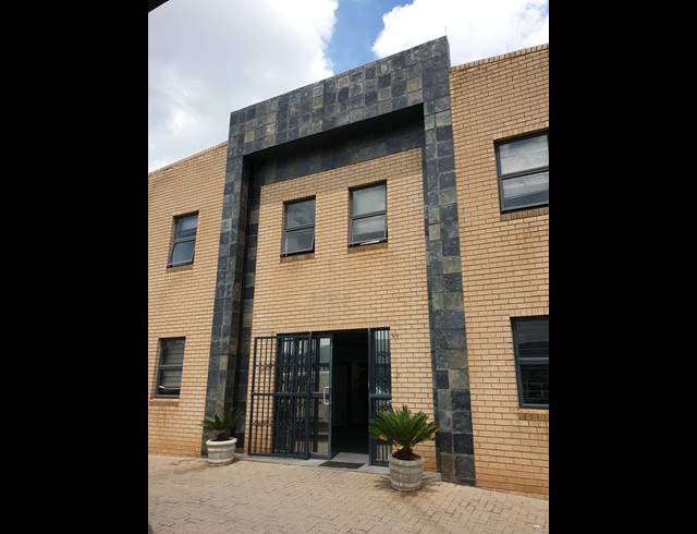 1,030M² WAREHOUSE FOR SALE IN TUNNEY